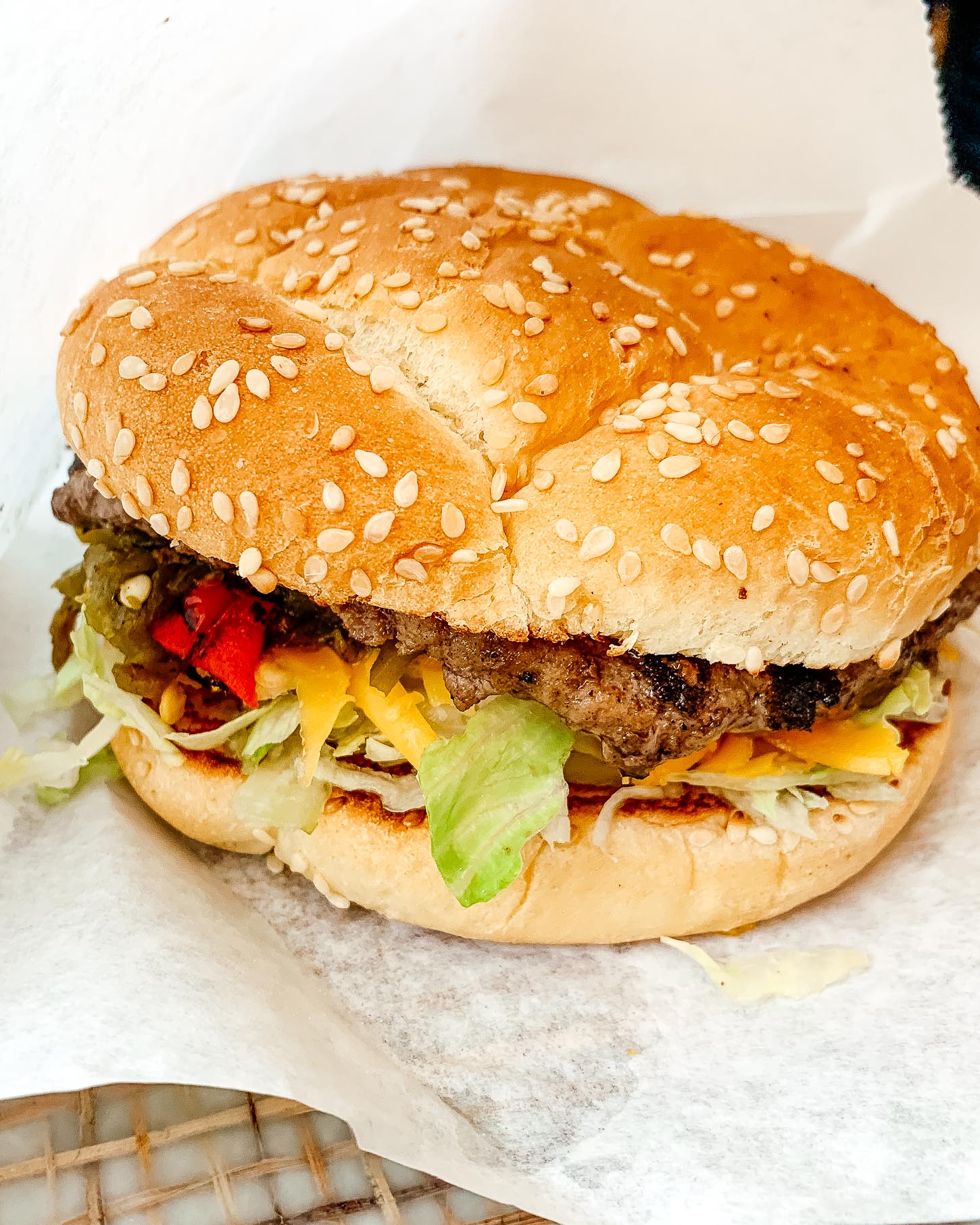 We went on the search for the best green chile cheeseburger in New Mexico #travel #newmexico #greenchile #greenchilecheeseburger #wheretoeat #wheretoeatnewmexico