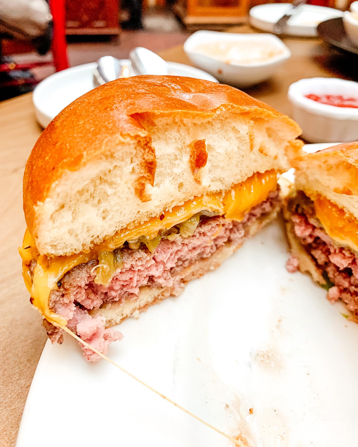 We went on the search for the best green chile cheeseburger in New Mexico #travel #newmexico #greenchile #greenchilecheeseburger #wheretoeat #wheretoeatnewmexico
