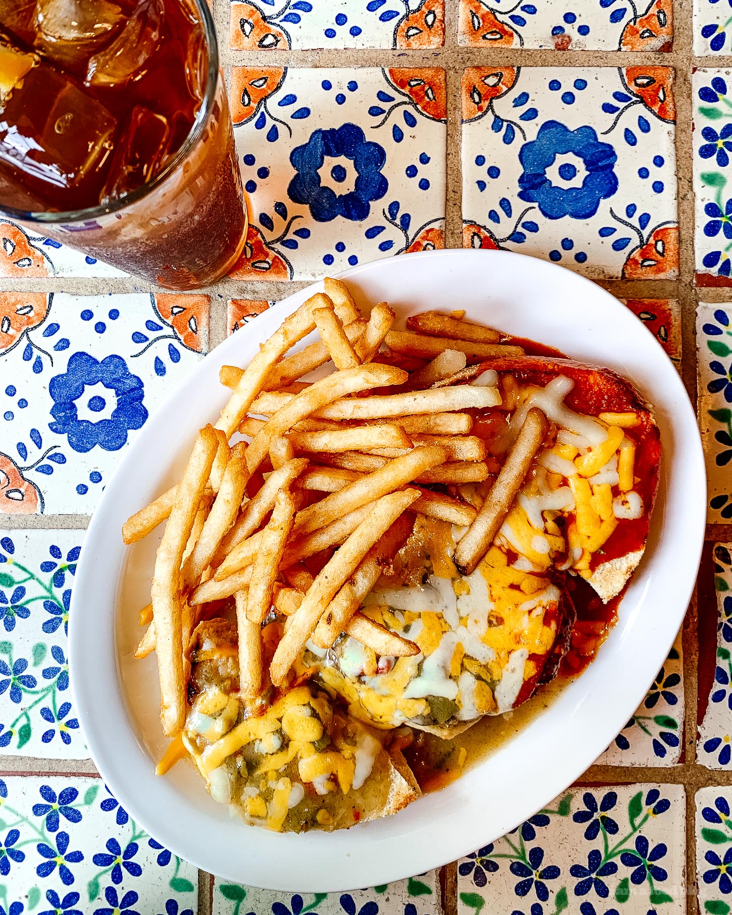 We went on the search for the best green chile cheeseburger in New Mexico #travel #newmexico #greenchile #greenchilecheeseburger #wheretoeat #wheretoeatnewmexico