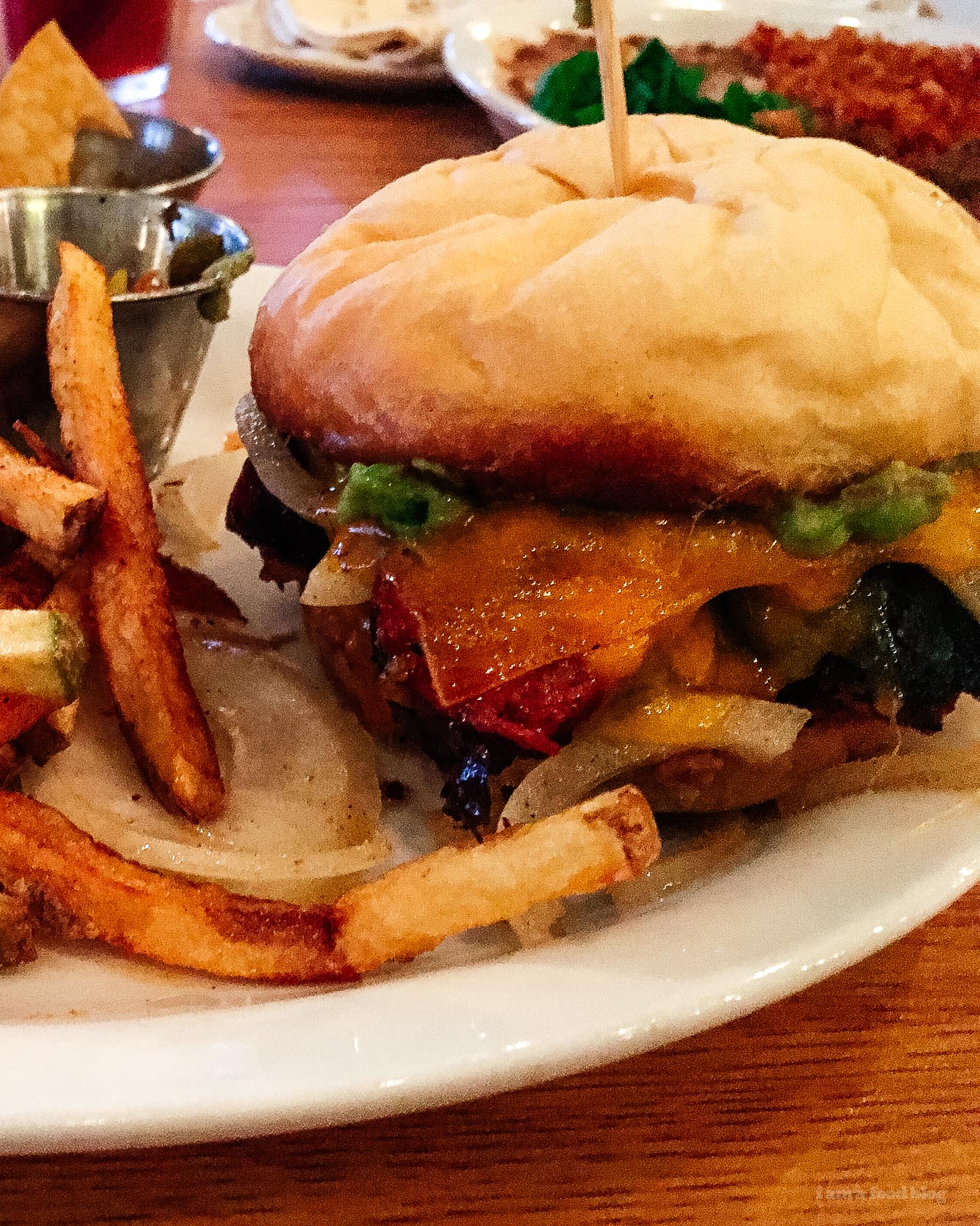 We went on the search for the best green chile cheeseburger in New Mexico #travel #newmexico #greenchile #greenchilecheeseburger #wheretoeat #wheretoeatnewmexico